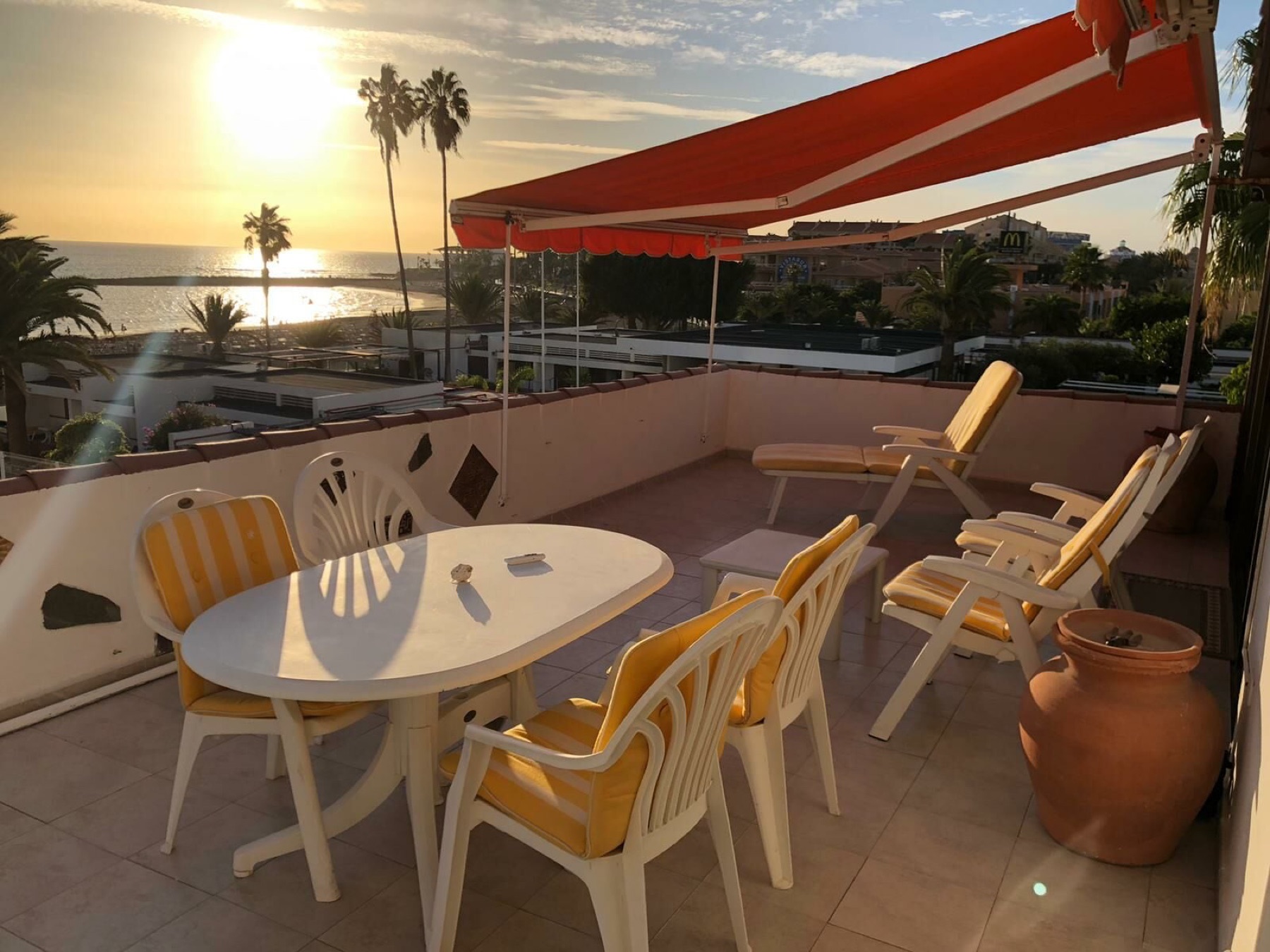 Sonnenuntergang auf der Seeterrasse